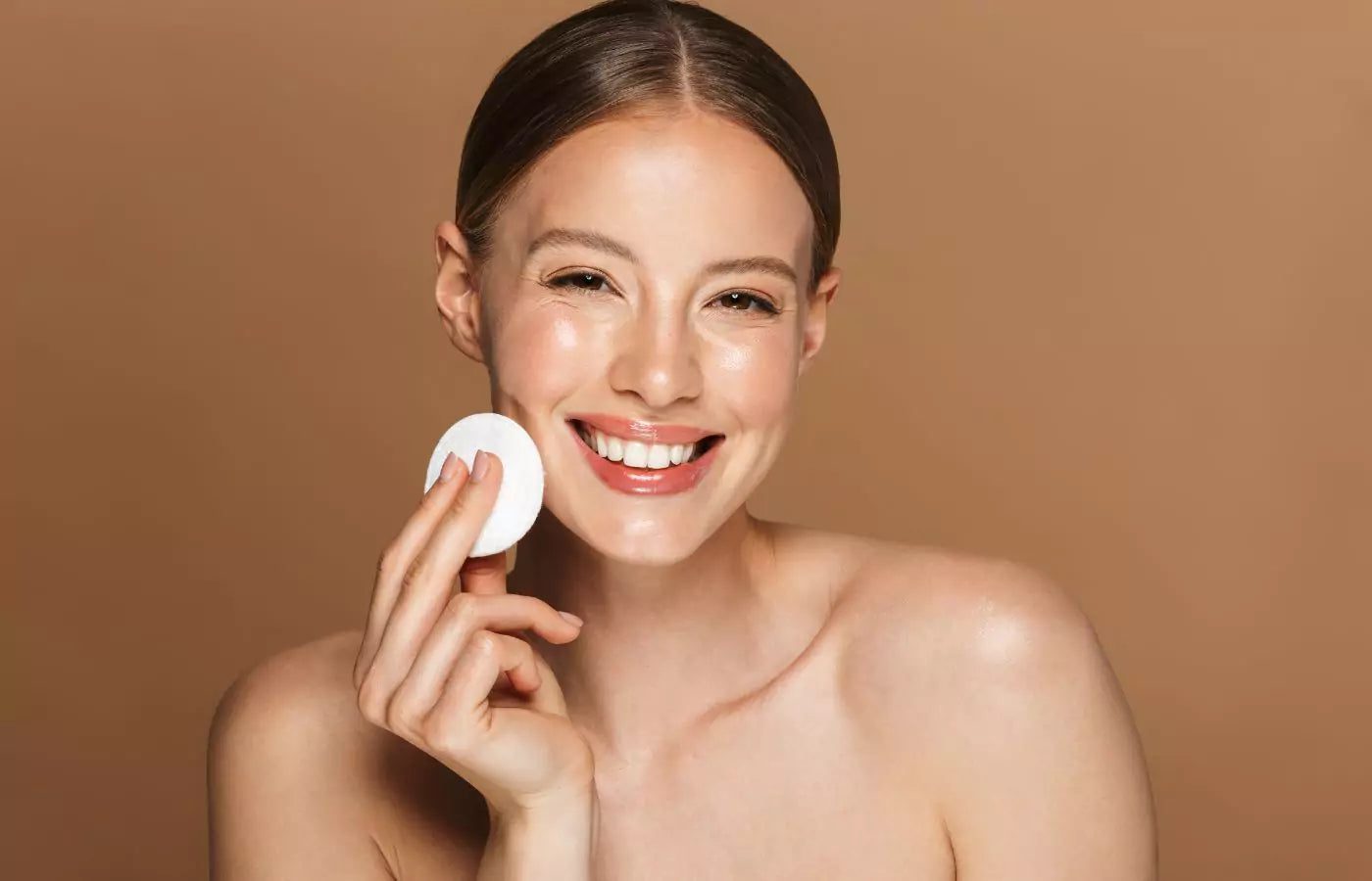 Kvinne med bommulspad 